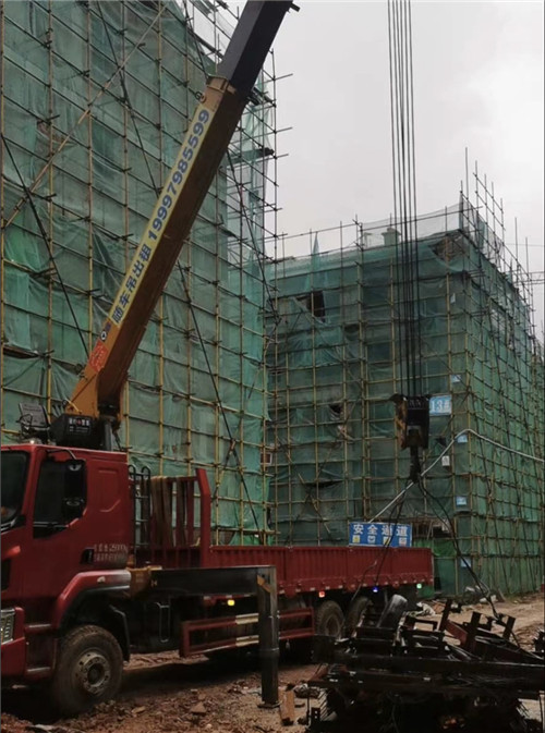叙永县“慢工细活”—— 吊车的 “微动控制” 技术